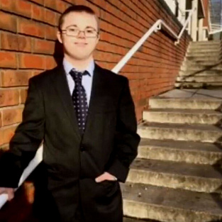 Том Приск из Лондона: вдохновляющая онлайн-встреча с успешным молодым человеком с синдромом Дауна